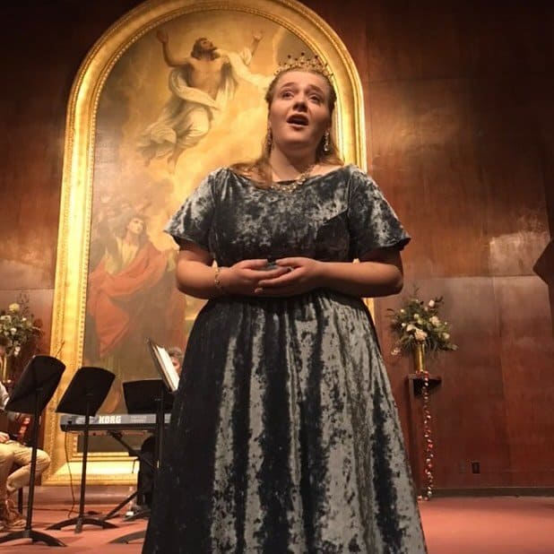 Leah Najimy performing